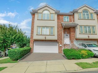 105 6th St #A, Fairview, NJ 07022