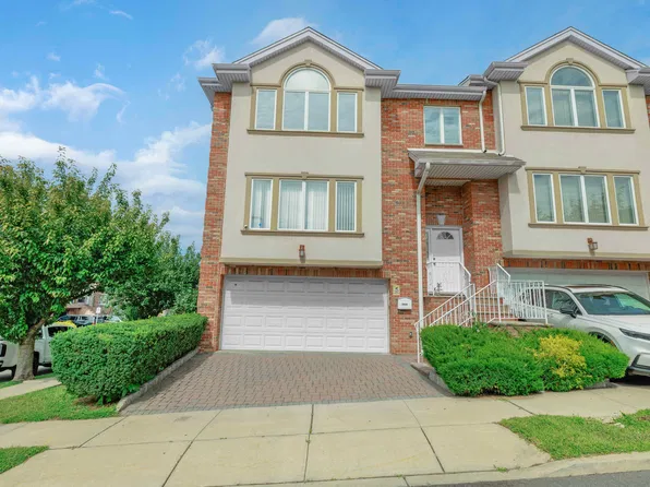 105 6th St #A, Fairview, NJ 07022
