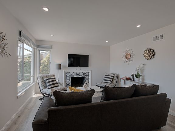 2nd image of 601 Zita Dr