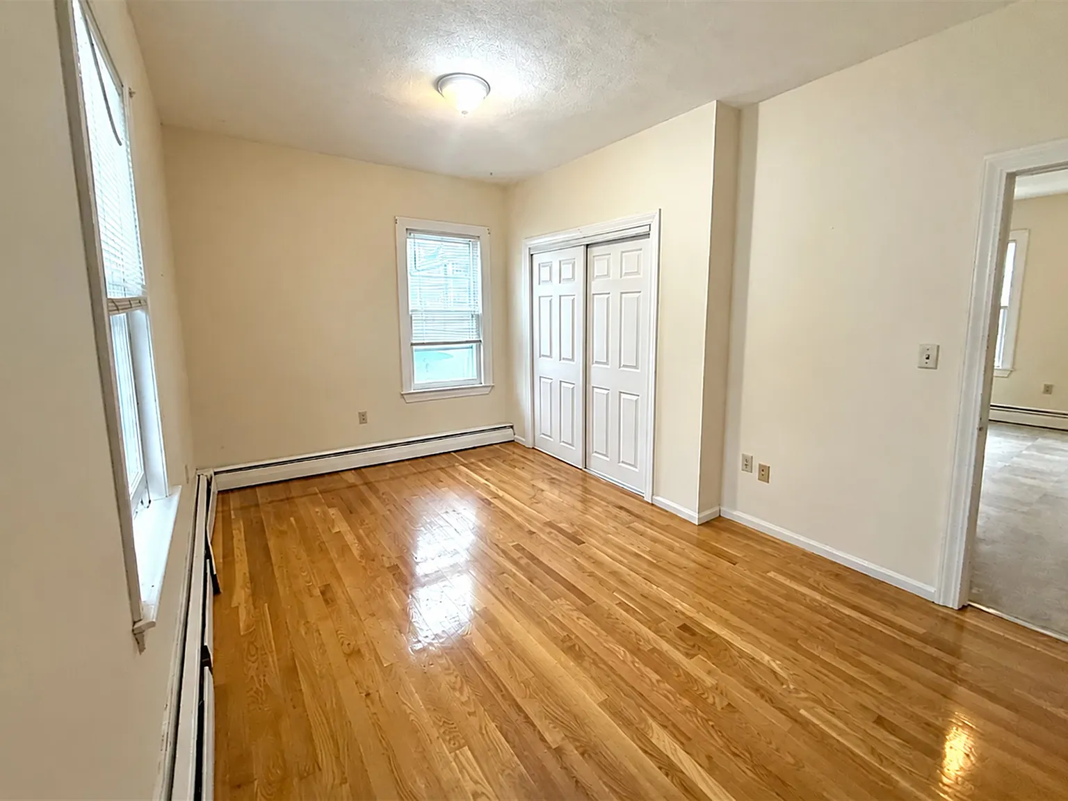 2 bed, 1000 sqft, $3,000 — Photo 3