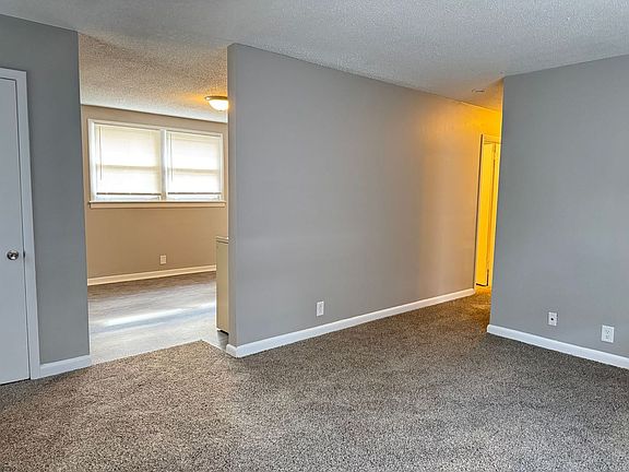 3rd image of 1505 Nichols Dr