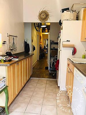 3rd image of 154 Carroll St APT A3