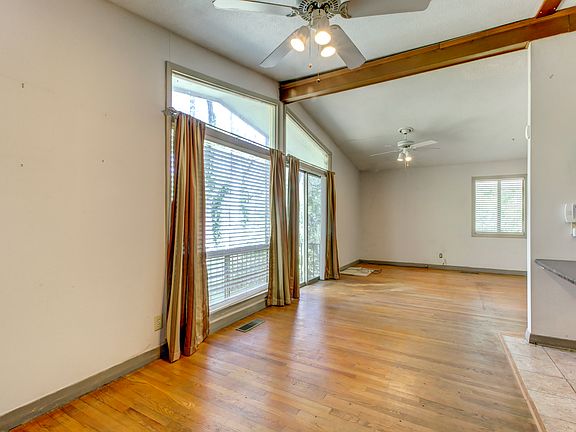 5th image of 1609 Peace St