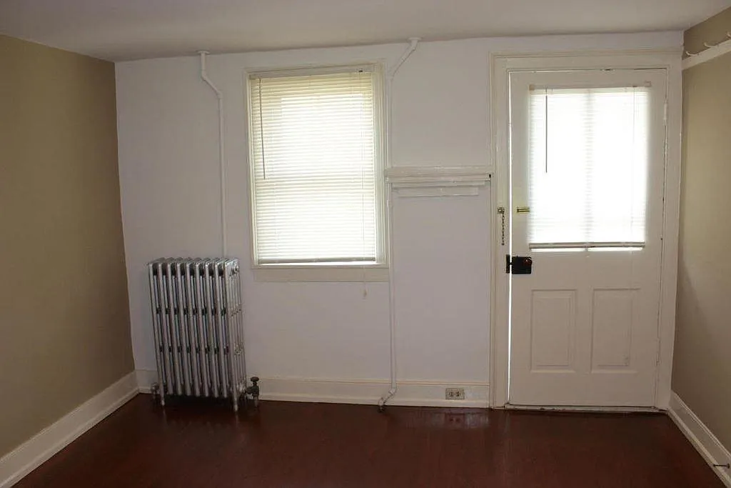3 bed, 1.5 bath, 1238 sqft, $2,850 — Photo 2
