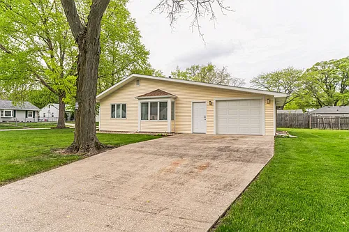 700 Juniper Dr Photo 1