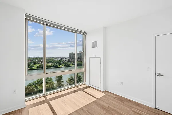 Rented by Greystar | media 7