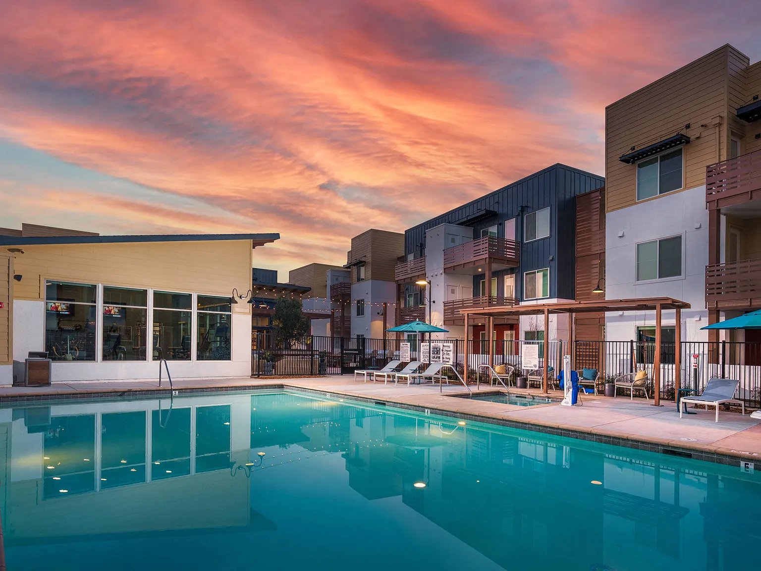 Aurora Apartments — Photo 4