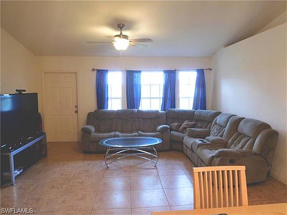 3rd image of 835 Diplomat Pkwy E