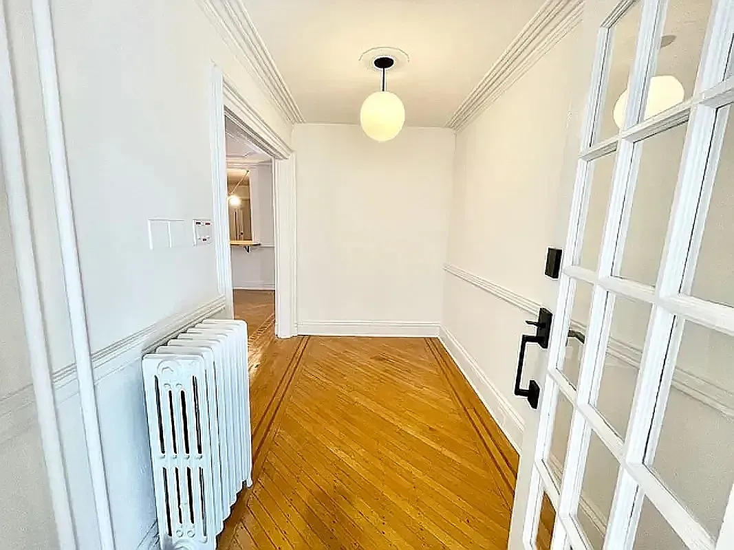 100 6th Avenue — Photo 3