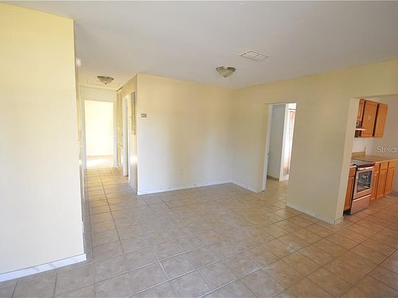 3rd image of 1009 Delphinium Dr