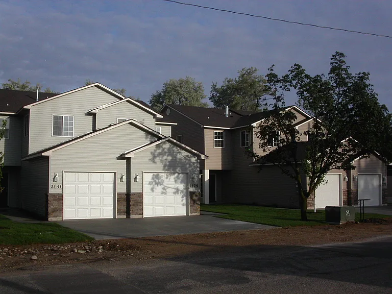 2131 S Amy Ave — Photo 13
