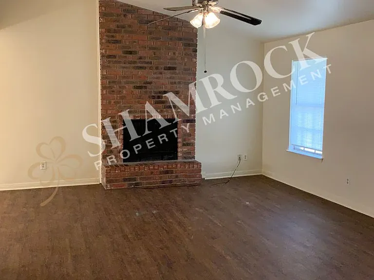 317 Texas Ave — Photo 2