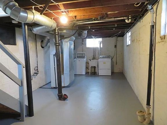 5th image of 1239 Eastwood Ave
