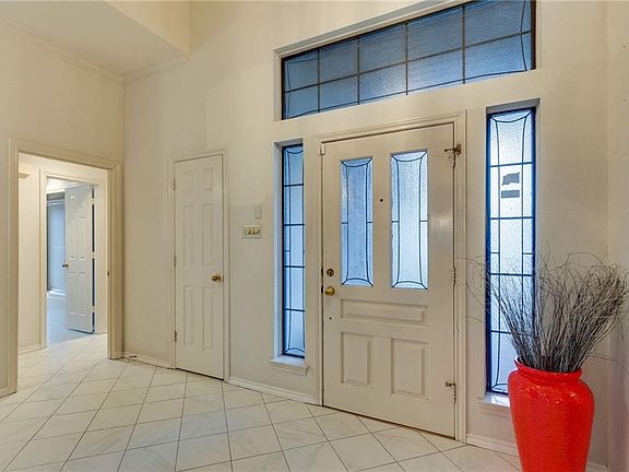 3rd image of 1205 Saint James Pl