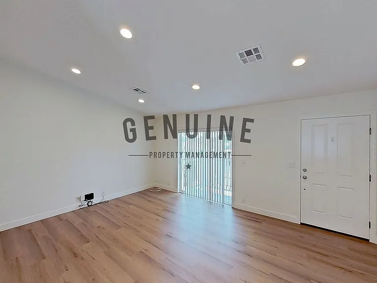 1008 England St — Photo 2
