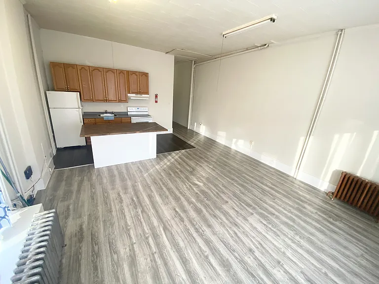 901 Queen St #1F — Photo 15