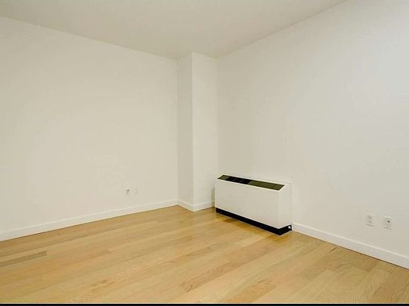 3rd image of 37 Wall St APT 11T