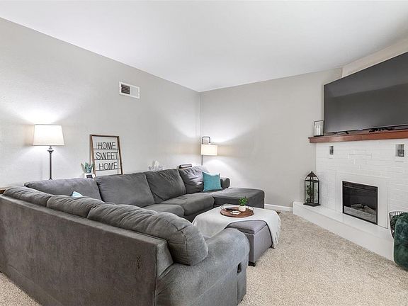 3rd image of 221 Runyon Ave