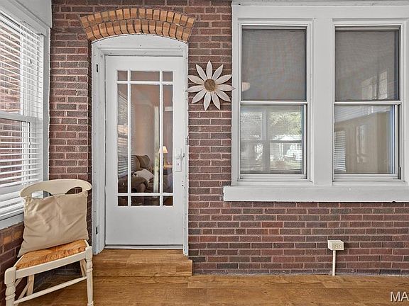 4th image of 404 Polk St