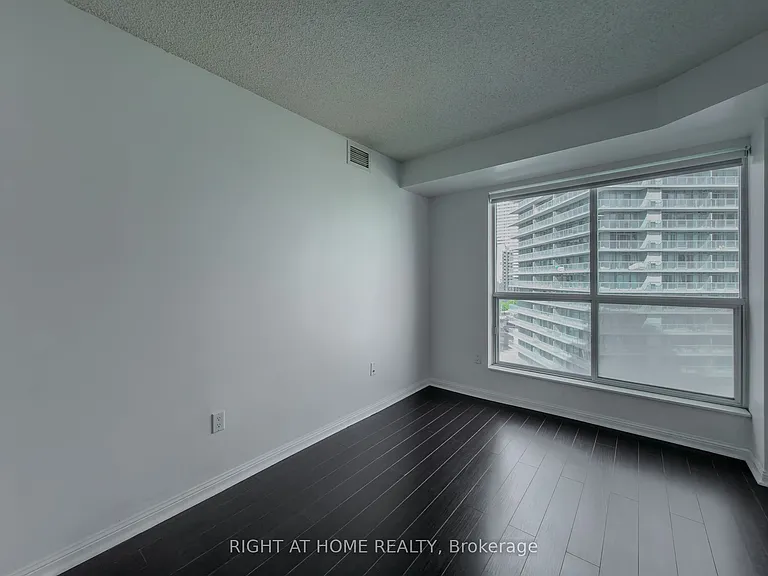 23 Lorraine Dr #1101 — Photo 14