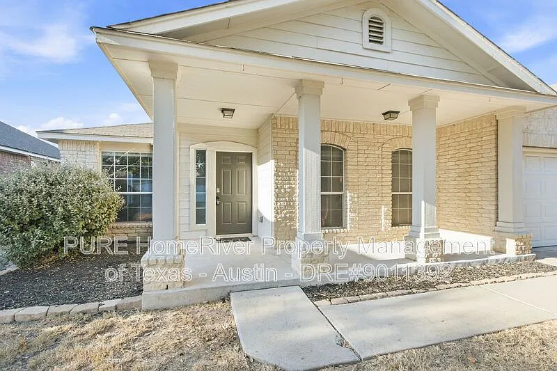 3 bed, 2.0 bath, 1843 sqft, $2,095 — Photo 2