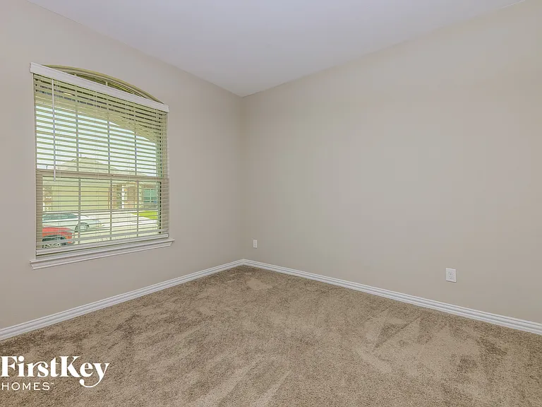 2144 Clarion Dr — Photo 11