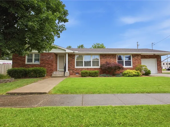 909 W Richland Ave, Effingham, IL 62401