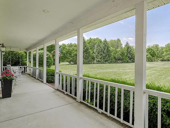 3rd image of 1005 Chenoweth Ln