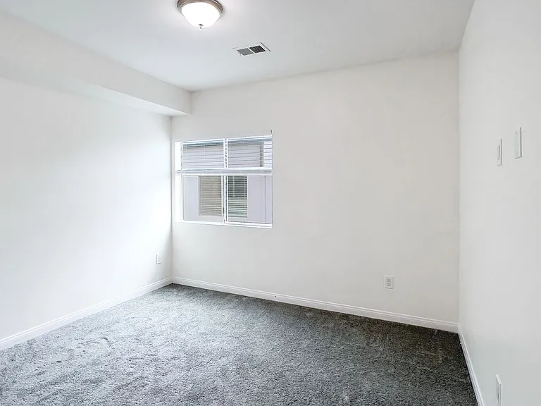 Gorgeous Townhome w/ Rooftop Deck and Ocean Views Near USD — Photo 20