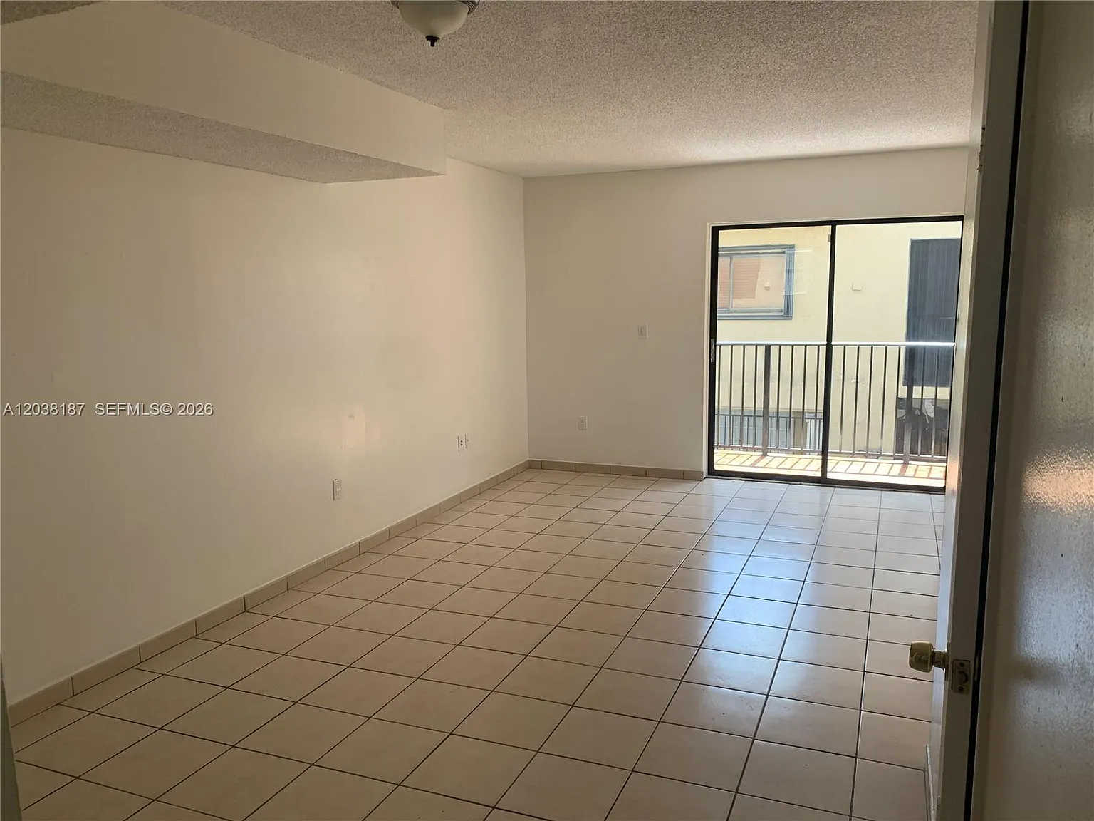 Natalie Suites Condo — Photo 4