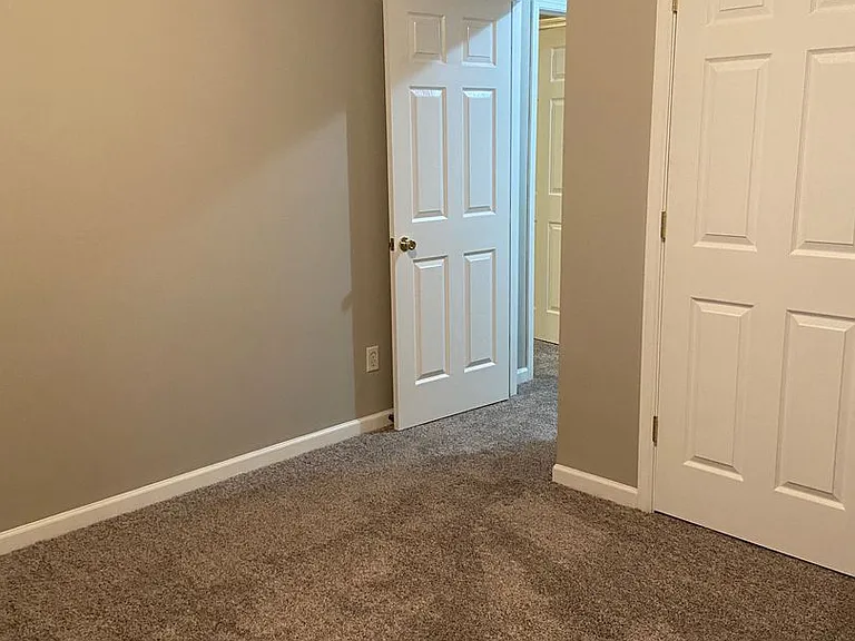 221 Hanover Ct — Photo 18
