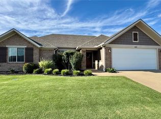 808 Sand St, Cave Springs, AR 72718