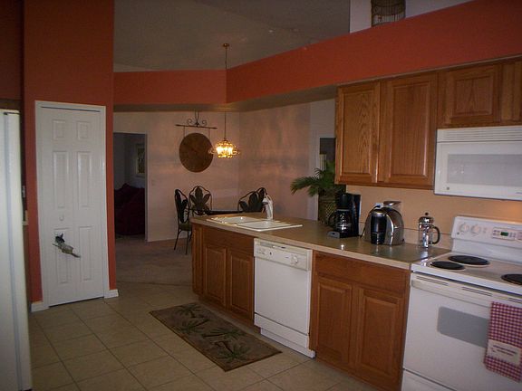 3rd image of 3579 Capland Ave