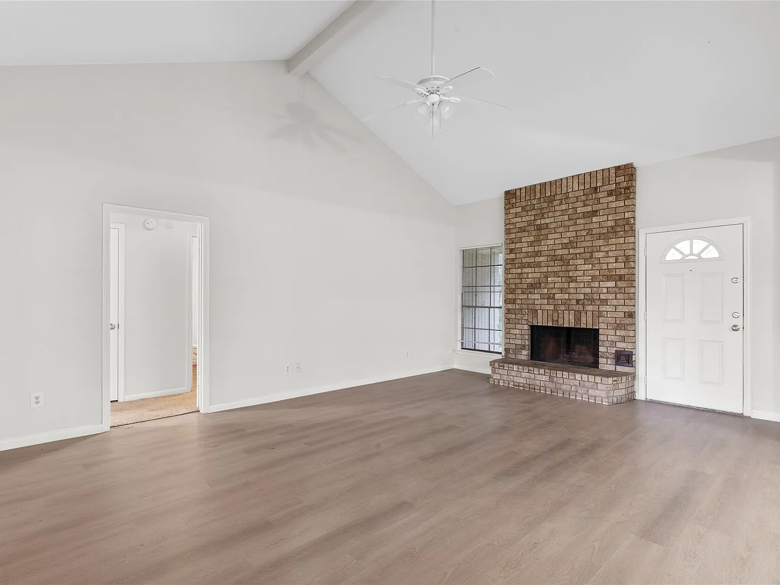 3 bed, 2.0 bath, 1379 sqft, $1,600 — Photo 3