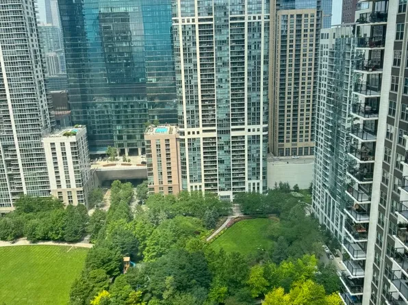 400 E Randolph St APT 3318, Chicago, IL 60601
