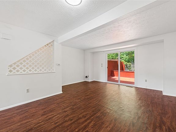 2nd image of 212 Shady Ridge Dr