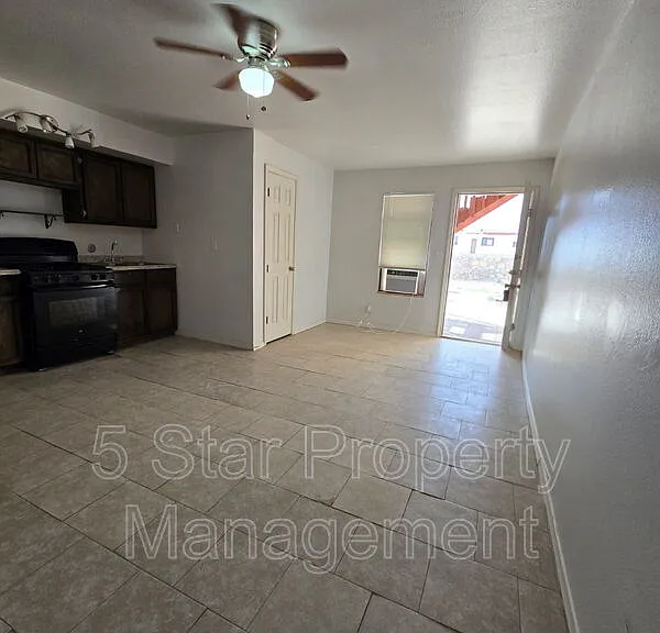 1654 Exeter Dr #4 — Photo 1