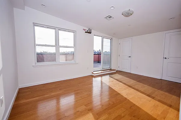 Rented by Level Group | media 5