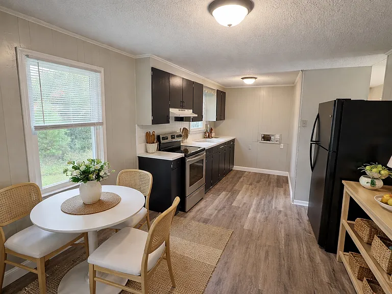 111 Bintage Rd — Photo 8