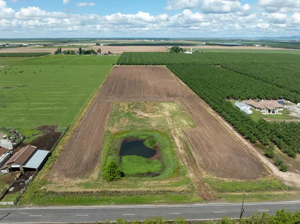 26149 Edwards Ave, Escalon, CA 95320
