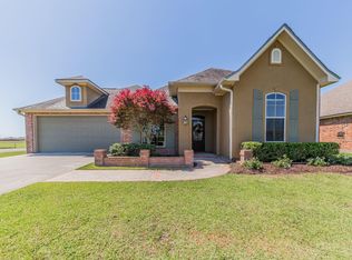 326 Oak Hill Ln, Youngsville, LA 70592