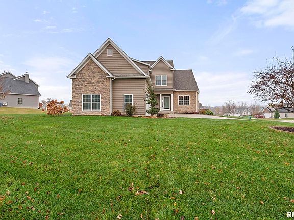 2nd image of 27 Blackstone Cir