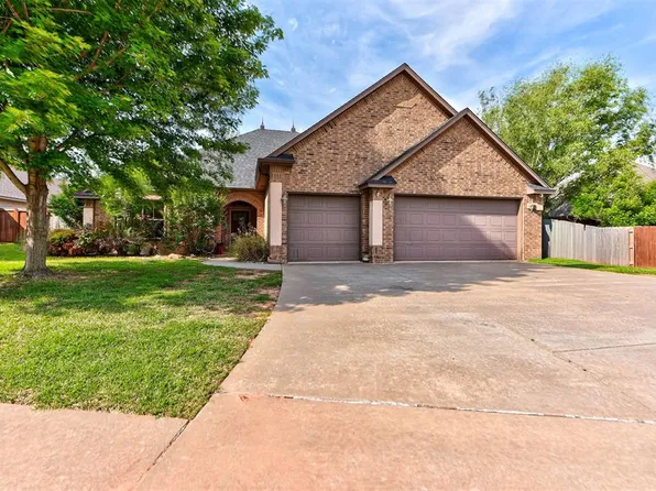 19513 Crest Ridge Dr, Edmond, OK 73012