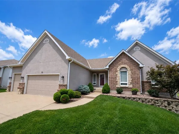 312 SE Alexandria Dr, Lees Summit, MO 64063