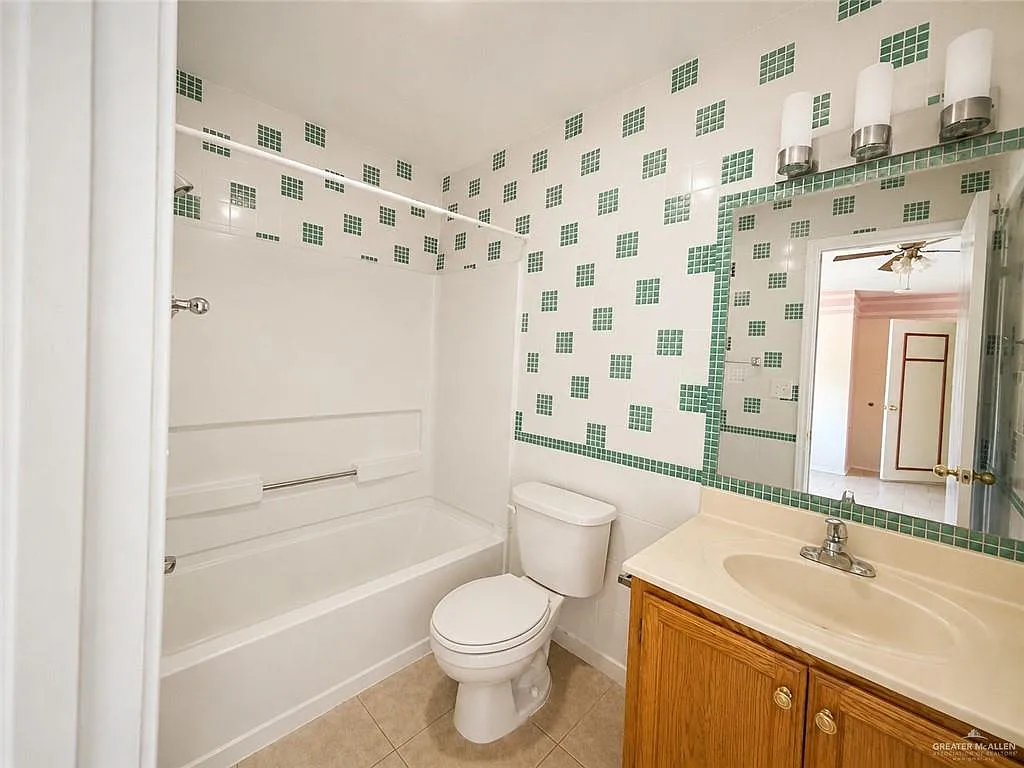 3 bed, 2.0 bath, 1250 sqft, $1,450 — Photo 4