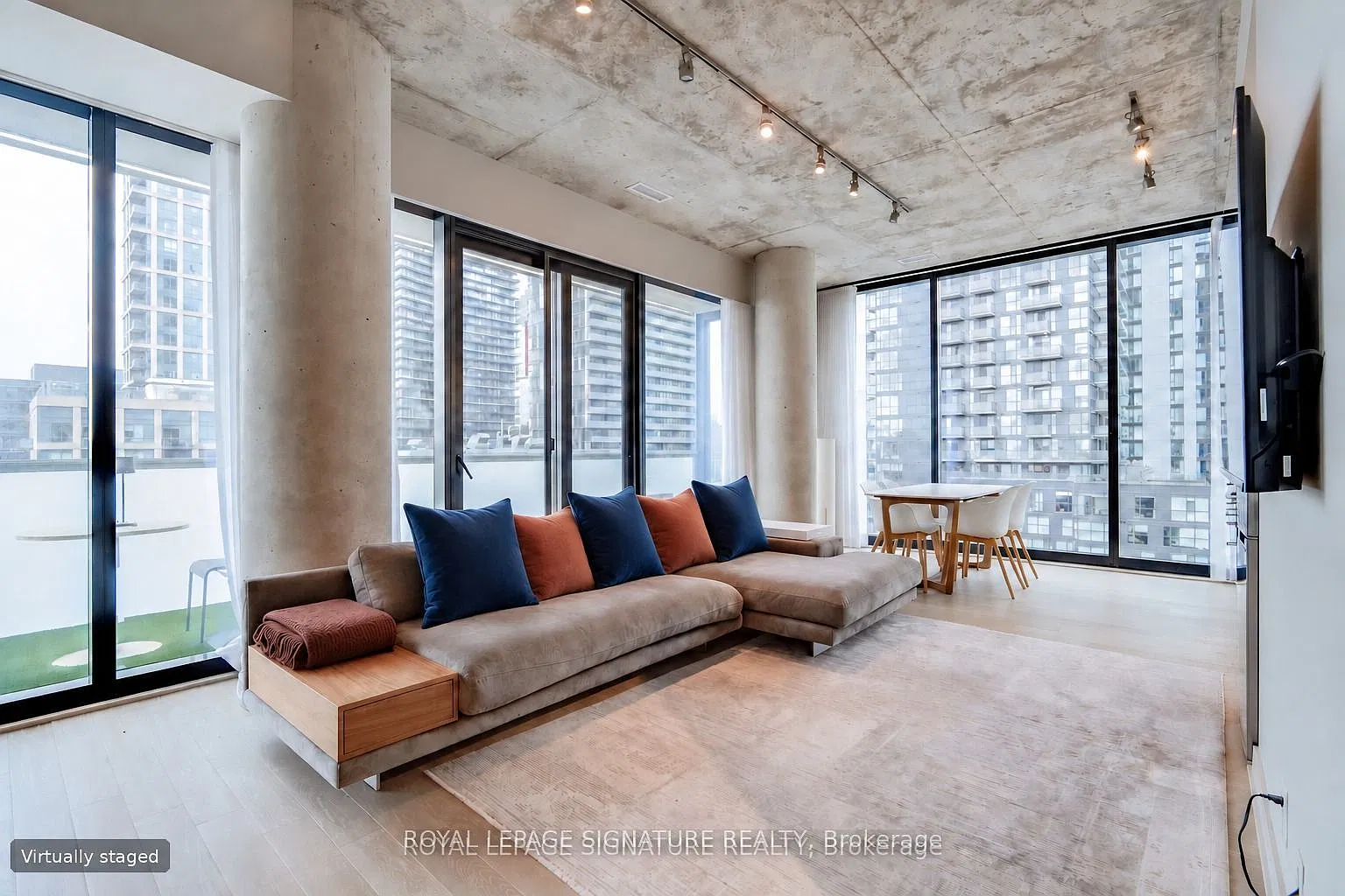 11 Charlotte St — Photo 1