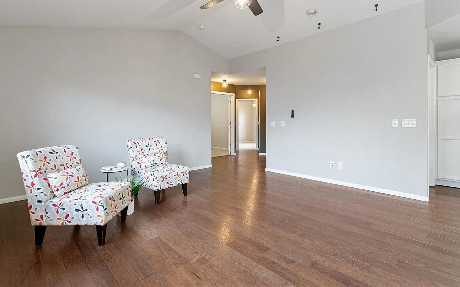 3 bed, 1177 sqft, $2,400 — Photo 4