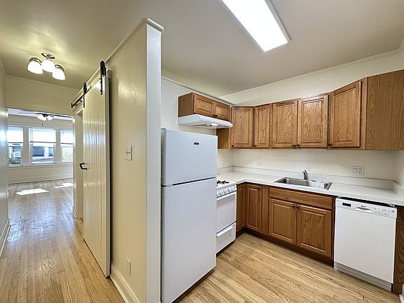 4th image of 4311 N Francisco Ave #L06m