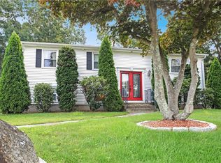 118 Acorn Ln, West Warwick, RI 02893