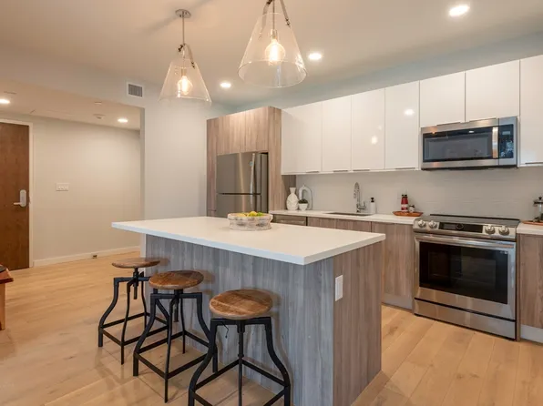71 Bow St #205, Somerville, MA 02143